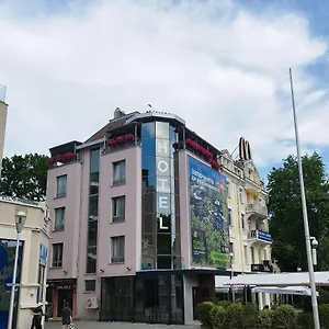 מלון Family Opera Plaza- Former, וארנה